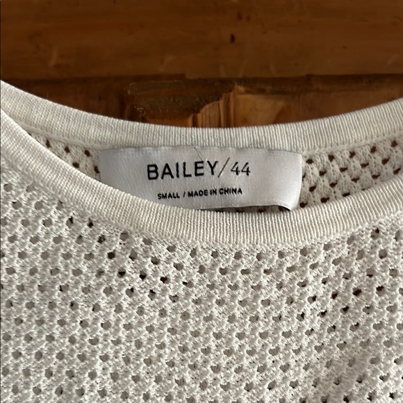 Bailey 44 White Crew Neck Smocked Short Sleeve Stretchy Tee Size: Small (S) - Picture 2 of 15